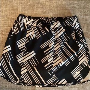 Black and white skirt/skort